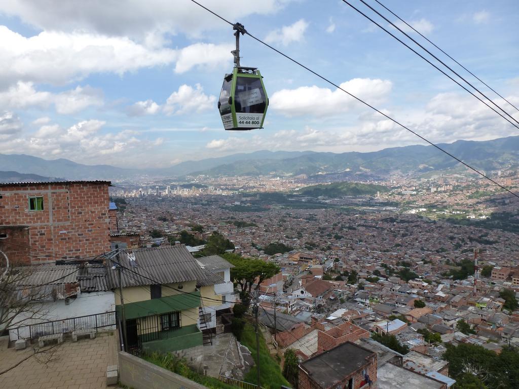 Waypoint Hostel Medellín Eksteriør bilde